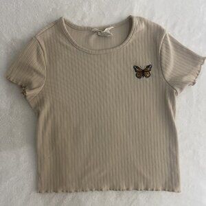 Tan T-Shirt with Butterfly – Sweet & Playful – 4/5 XS
